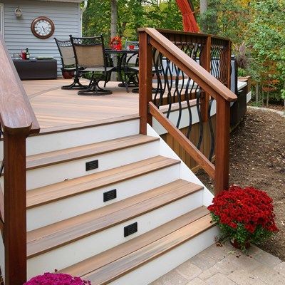 Davidson curved deck - Picture 1427 | Decks.com