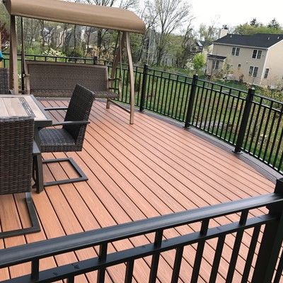 Custom curved deck with aluminum railings - Picture 7557 | Decks.com